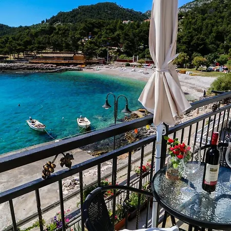 Duje Milna Milna (Hvar)